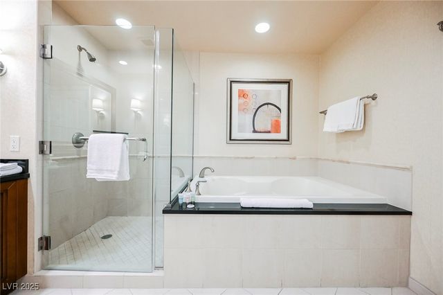 135 East HARMON Avenue 703, Las Vegas, NV 89109