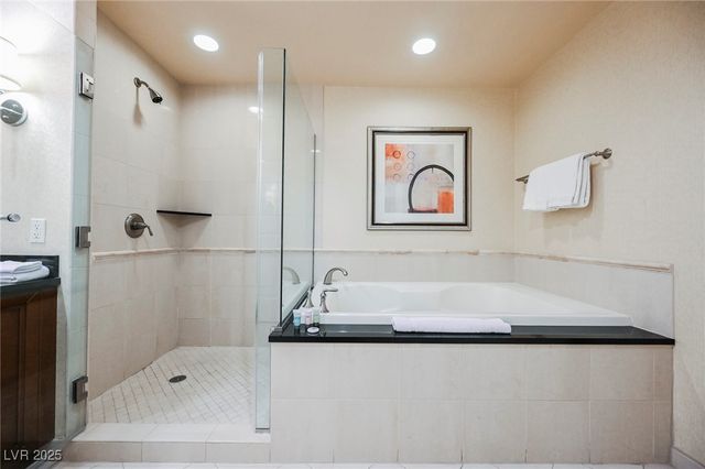 135 East HARMON Avenue 703, Las Vegas, NV 89109