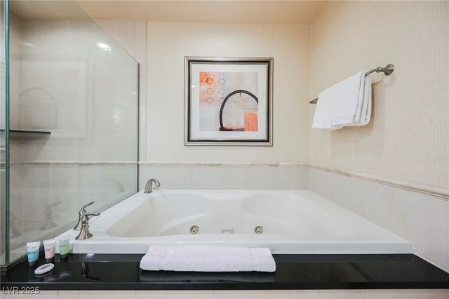 135 East HARMON Avenue 703, Las Vegas, NV 89109