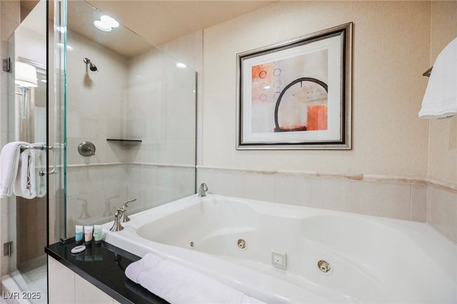 135 East HARMON Avenue 703, Las Vegas, NV 89109