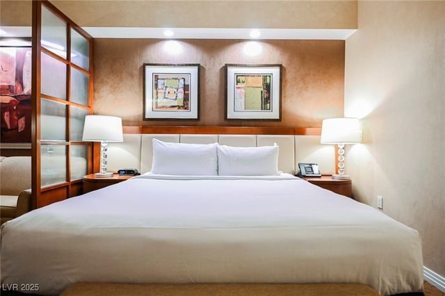 135 East HARMON Avenue 703, Las Vegas, NV 89109