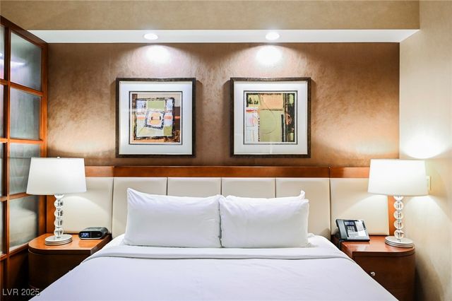 135 East HARMON Avenue 703, Las Vegas, NV 89109