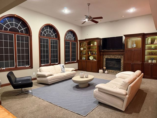 9212 Enfield Drive, Johnston, IA 50131