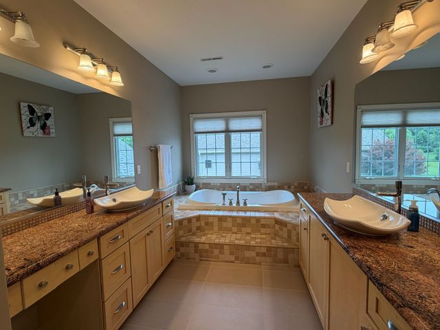 9212 Enfield Drive, Johnston, IA 50131
