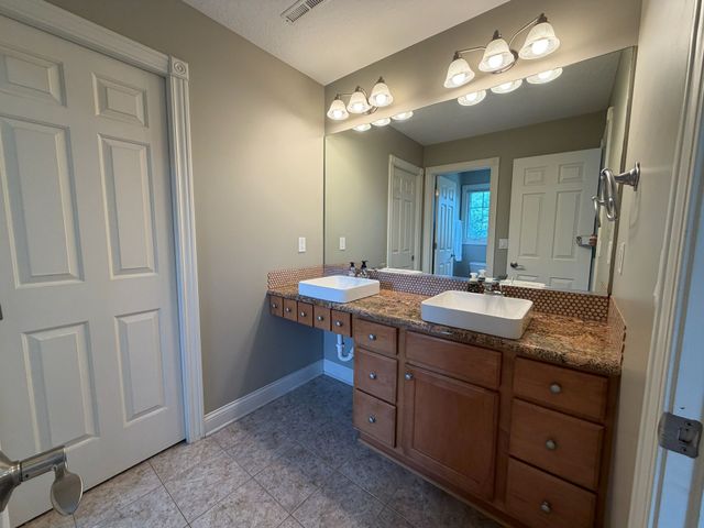 9212 Enfield Drive, Johnston, IA 50131