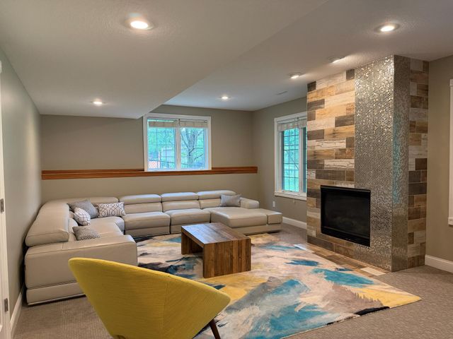 9212 Enfield Drive, Johnston, IA 50131