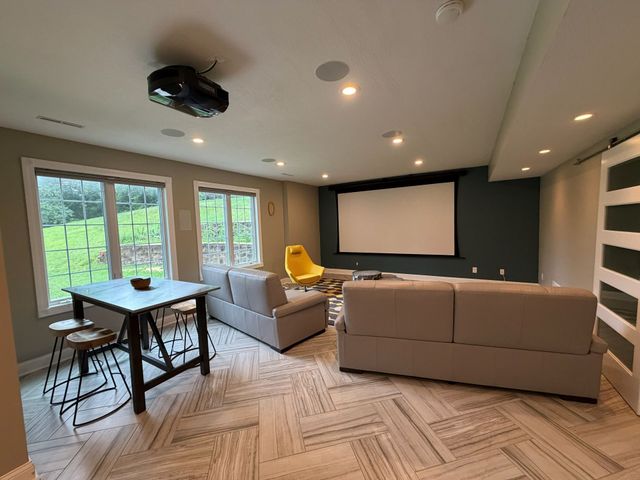 9212 Enfield Drive, Johnston, IA 50131