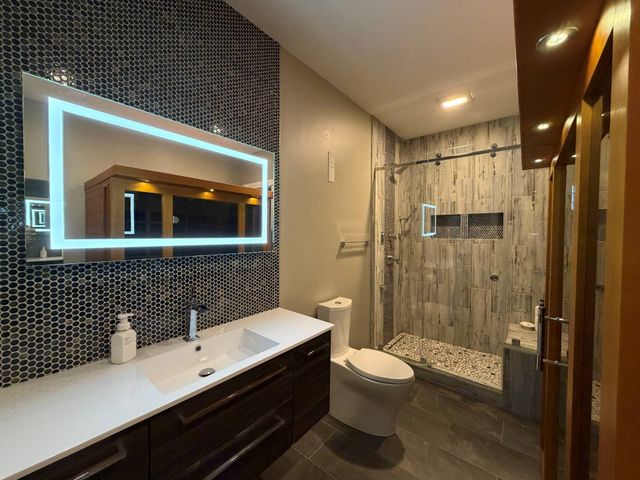 9212 Enfield Drive, Johnston, IA 50131