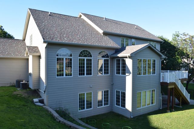 9212 Enfield Drive, Johnston, IA 50131