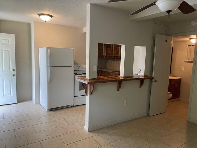 319 Melbourne Street, Houston, TX 77022