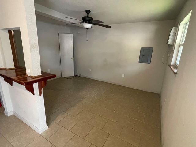 319 Melbourne Street, Houston, TX 77022