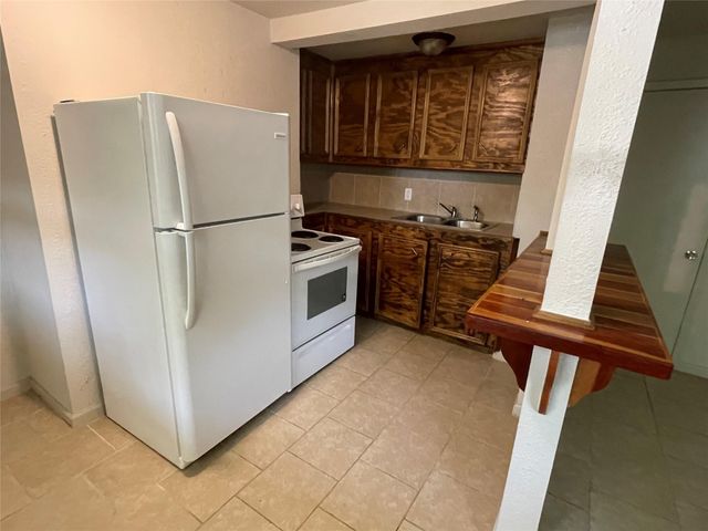 319 Melbourne Street, Houston, TX 77022