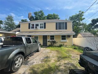 319 Melbourne Street, Houston, TX 77022