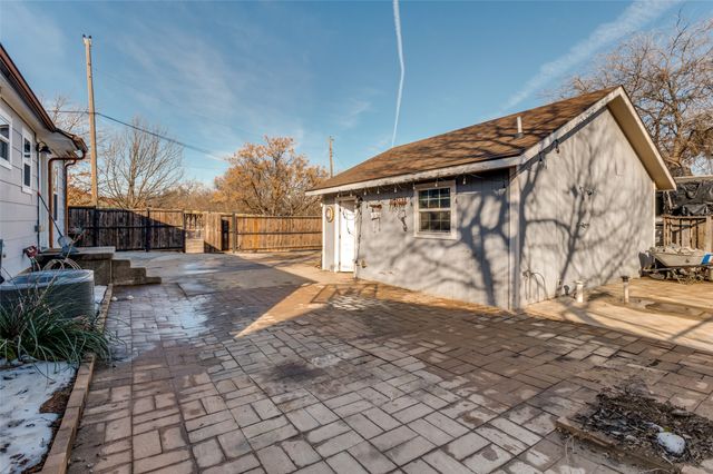 4049 Pampas Street, Dallas, TX 75211