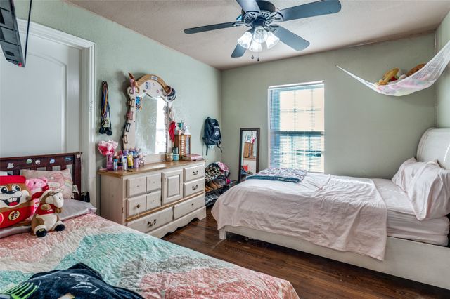 4049 Pampas Street, Dallas, TX 75211