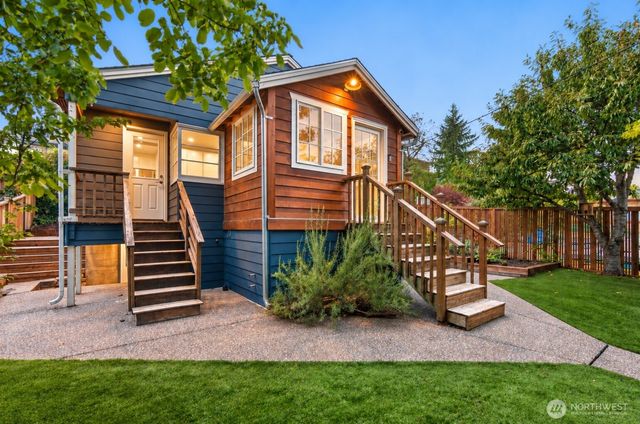 6215 38th Avenue NE, Seattle, WA 98115