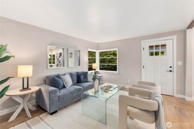 6215 38th Avenue NE, Seattle, WA 98115