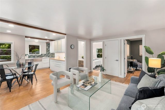 6215 38th Avenue NE, Seattle, WA 98115