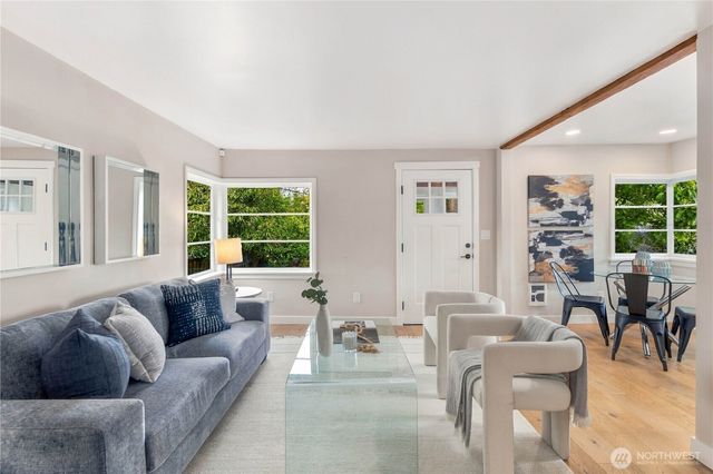 6215 38th Avenue NE, Seattle, WA 98115