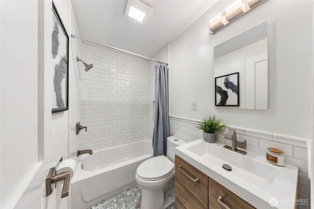 6215 38th Avenue NE, Seattle, WA 98115