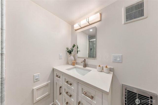 6215 38th Avenue NE, Seattle, WA 98115