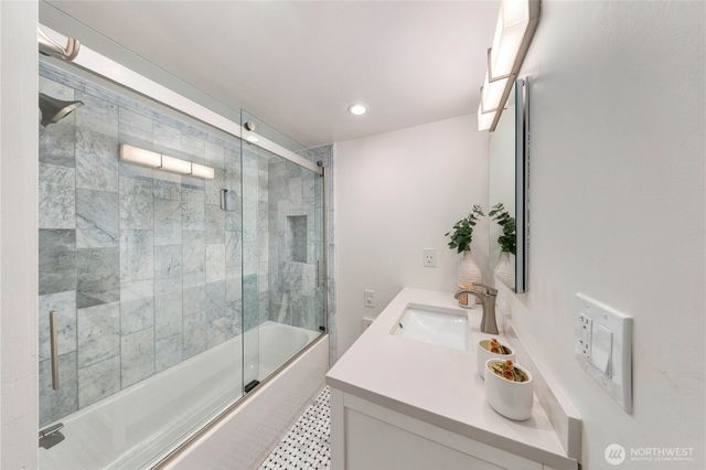 6215 38th Avenue NE, Seattle, WA 98115