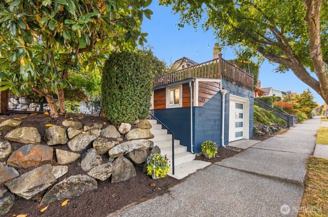6215 38th Avenue NE, Seattle, WA 98115