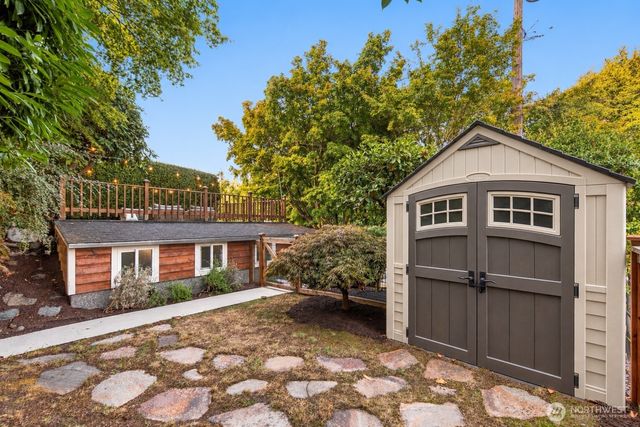 6215 38th Avenue NE, Seattle, WA 98115