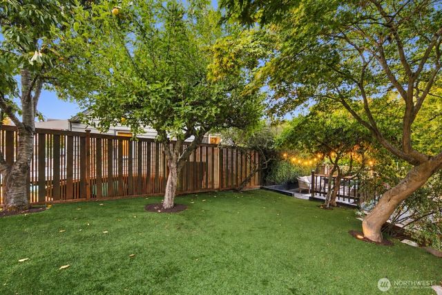 6215 38th Avenue NE, Seattle, WA 98115