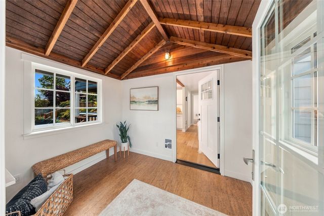 6215 38th Avenue NE, Seattle, WA 98115