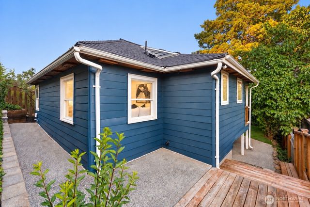 6215 38th Avenue NE, Seattle, WA 98115