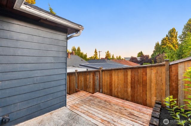 6215 38th Avenue NE, Seattle, WA 98115