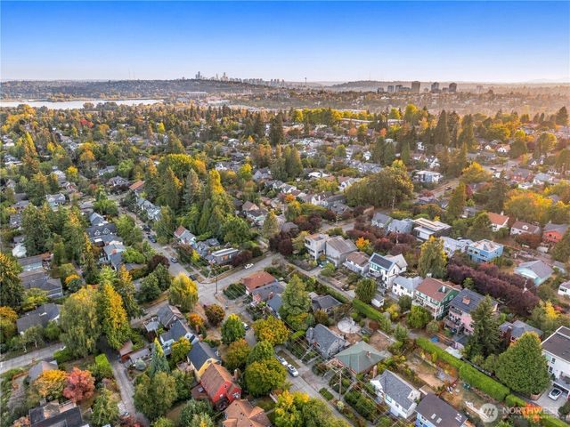 6215 38th Avenue NE, Seattle, WA 98115