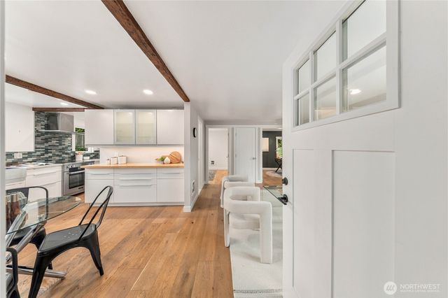 6215 38th Avenue NE, Seattle, WA 98115