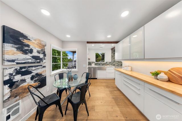 6215 38th Avenue NE, Seattle, WA 98115