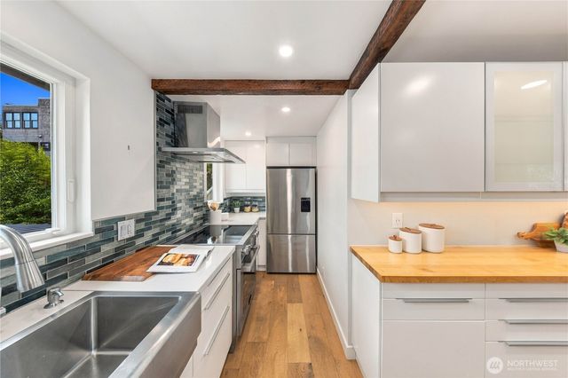 6215 38th Avenue NE, Seattle, WA 98115