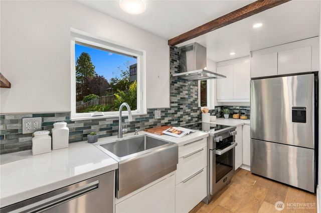 6215 38th Avenue NE, Seattle, WA 98115