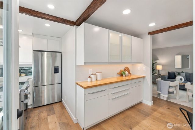 6215 38th Avenue NE, Seattle, WA 98115