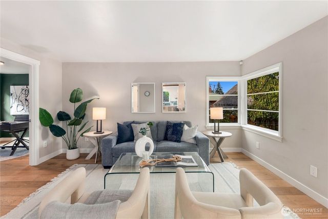 6215 38th Avenue NE, Seattle, WA 98115