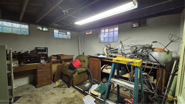 102 Parkgate Avenue, Youngstown, OH 44515