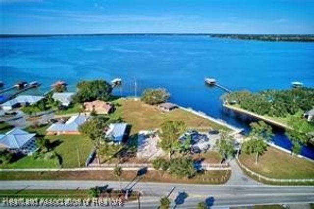 115 Fire Island Avenue NE, Lake Placid, FL 33852