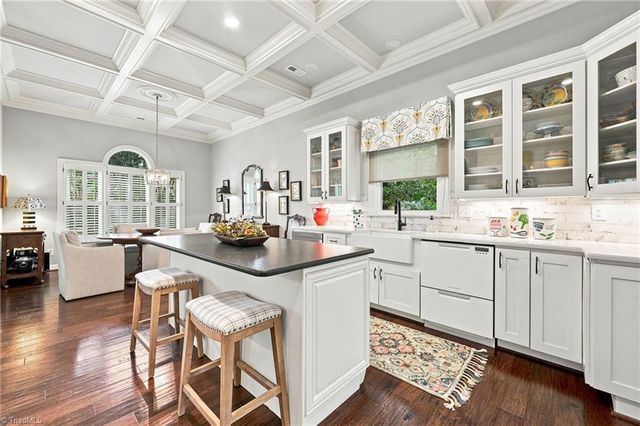 1275 Thornhill Lane, Winston-salem, NC 27106
