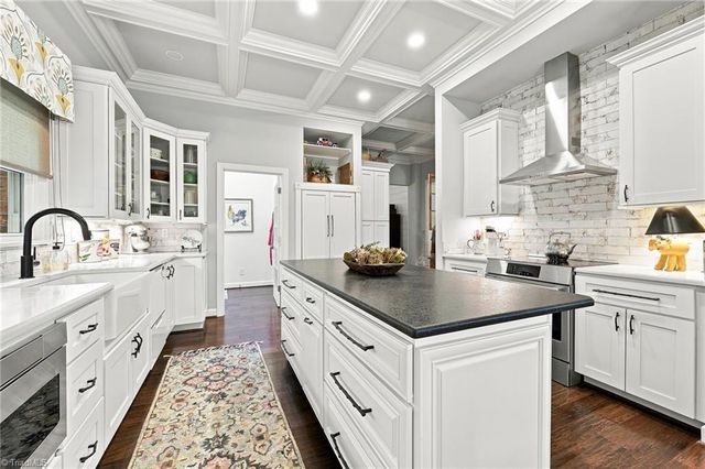 1275 Thornhill Lane, Winston-salem, NC 27106