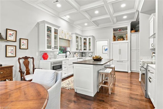 1275 Thornhill Lane, Winston-salem, NC 27106