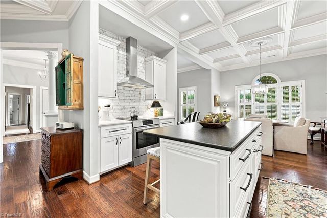 1275 Thornhill Lane, Winston-salem, NC 27106