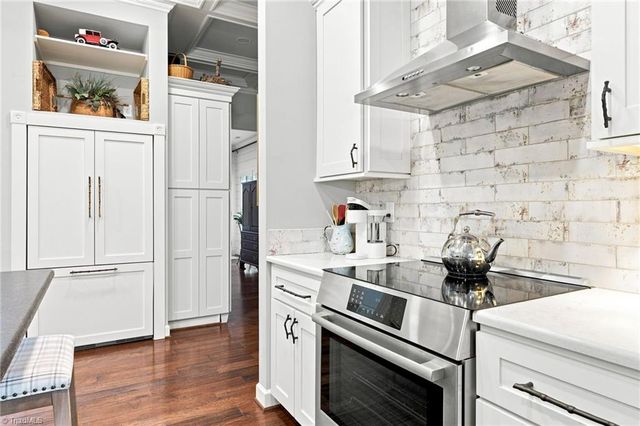 1275 Thornhill Lane, Winston-salem, NC 27106