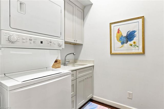 1275 Thornhill Lane, Winston-salem, NC 27106
