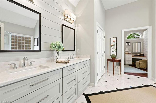 1275 Thornhill Lane, Winston-salem, NC 27106