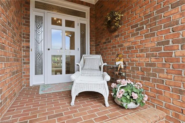 1275 Thornhill Lane, Winston-salem, NC 27106