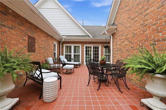 1275 Thornhill Lane, Winston-salem, NC 27106